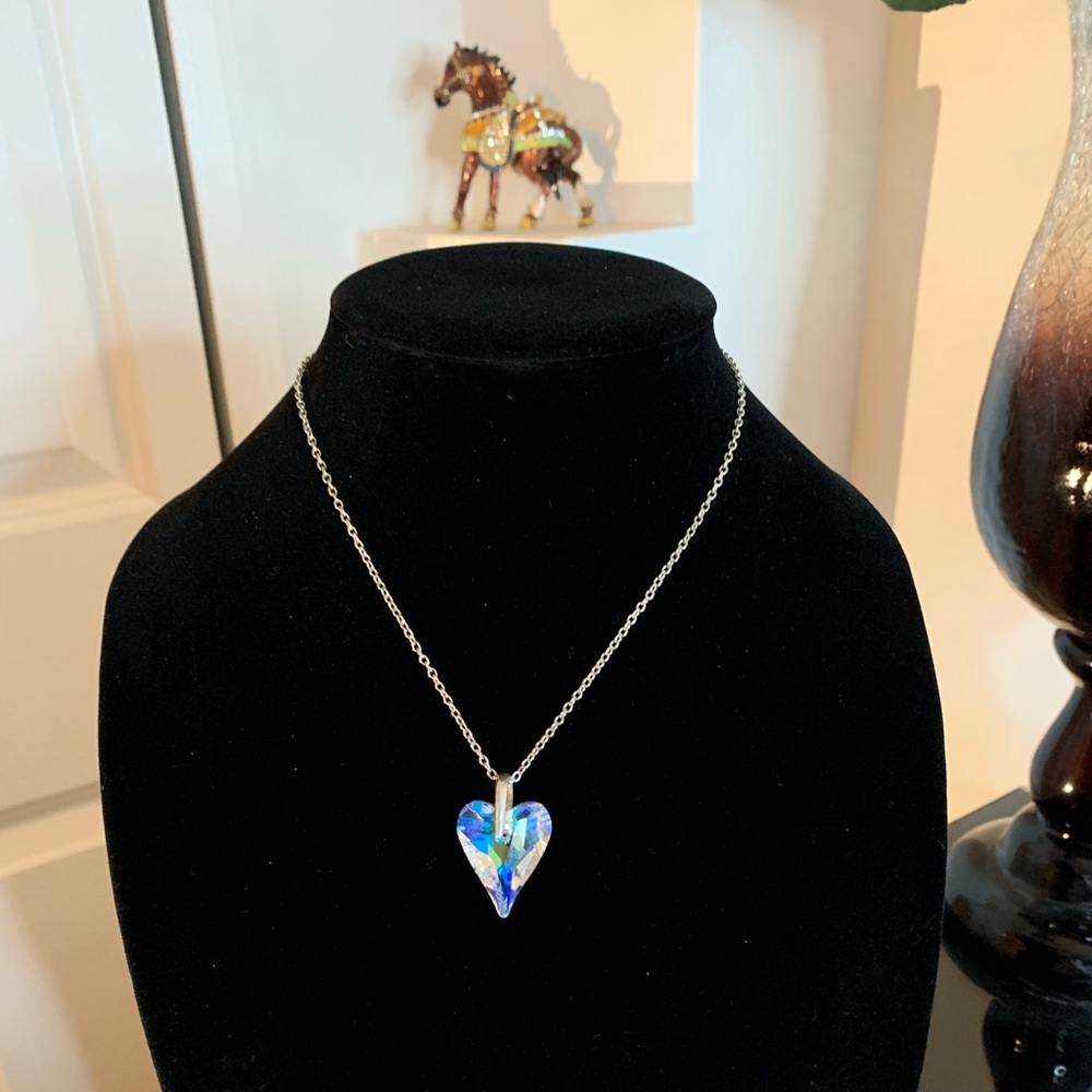 Shiny crystal heart necklace🌈